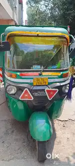 Bajaj maxima cng