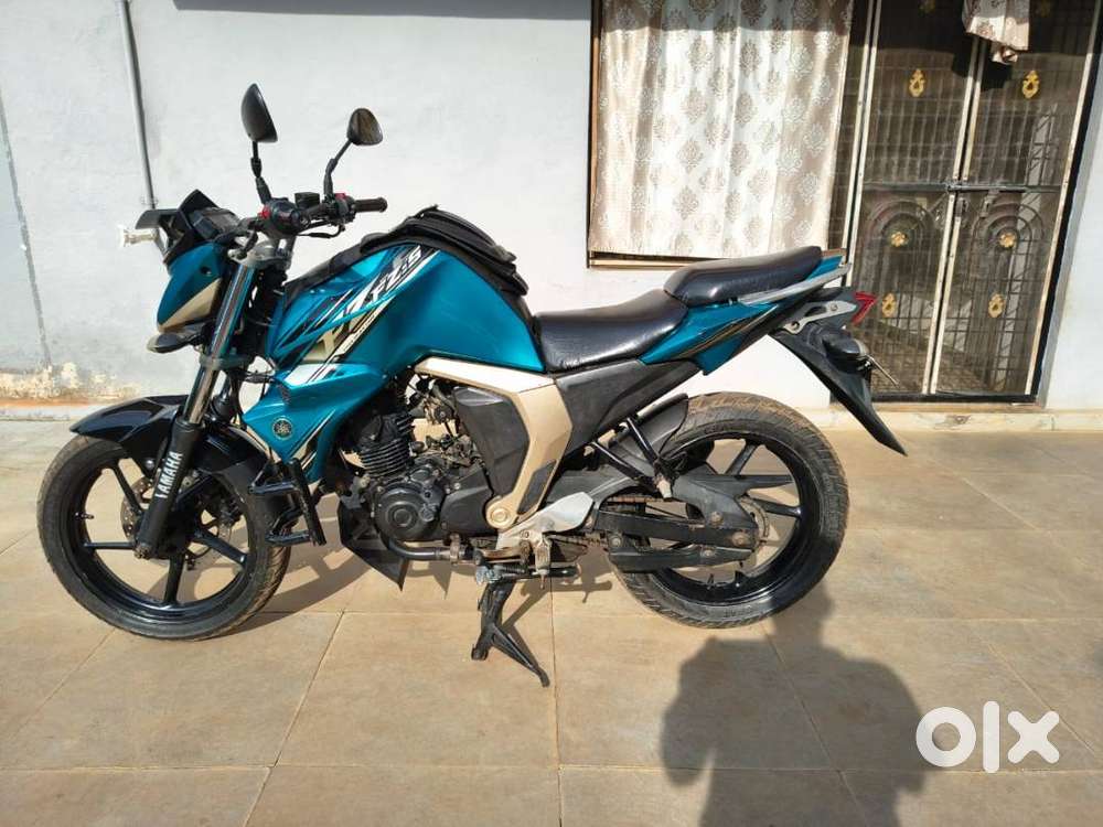 YAMAHA FZS