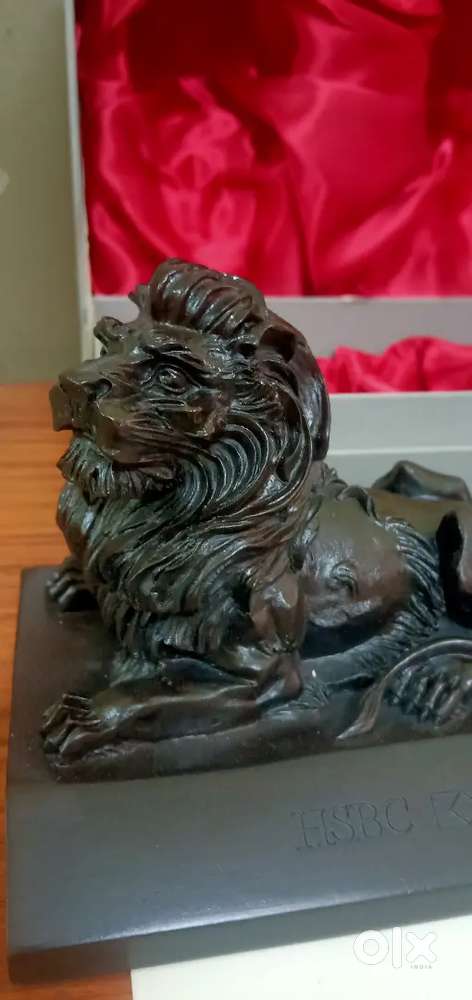 2 Stone lions as showpiece and paper weight.