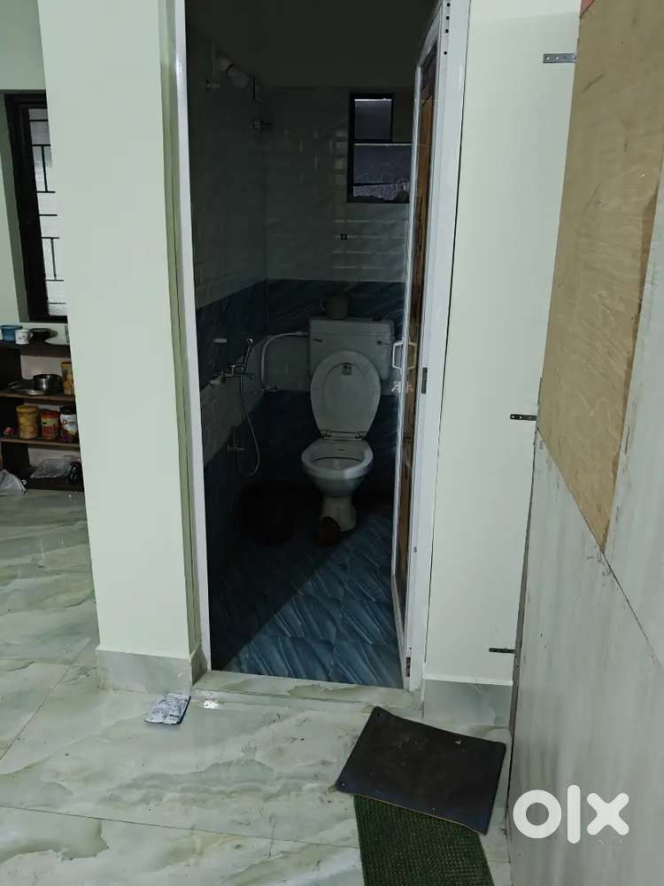 Big halls with 2 toilet available for rent