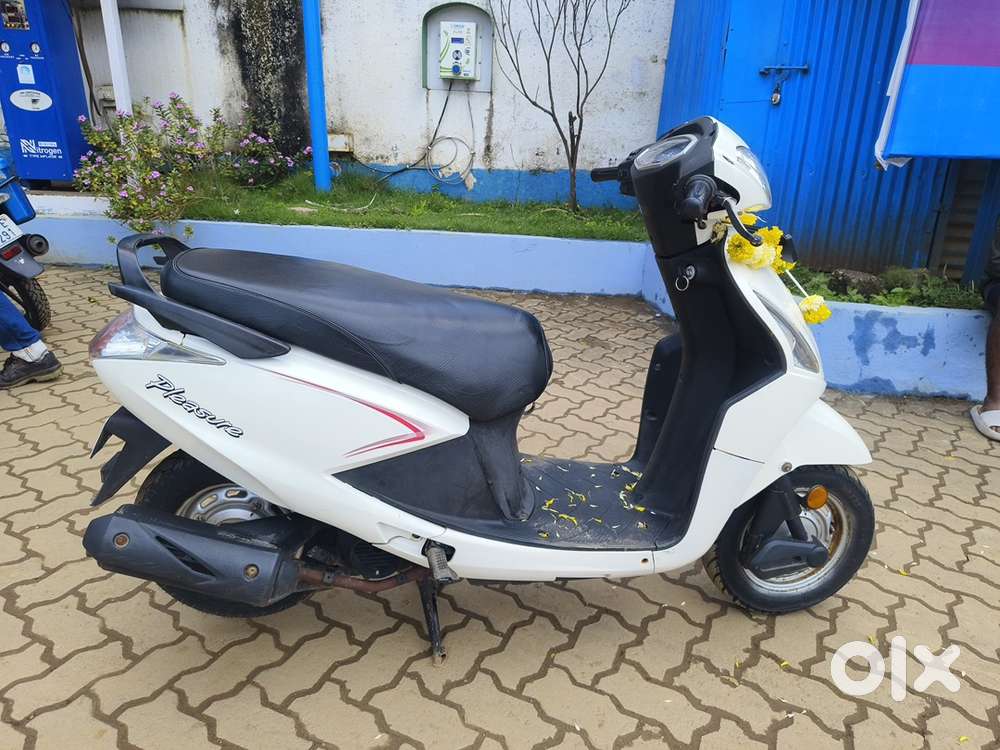 Pleasure scooty 1 Owner