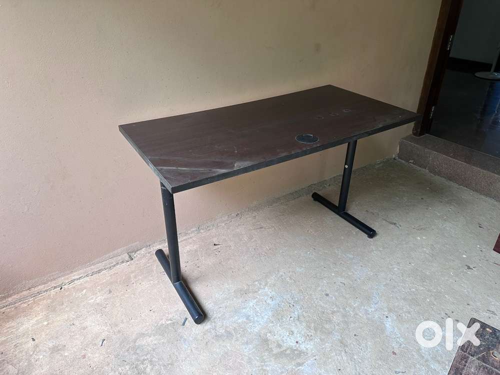 47 inch Office table / computer table