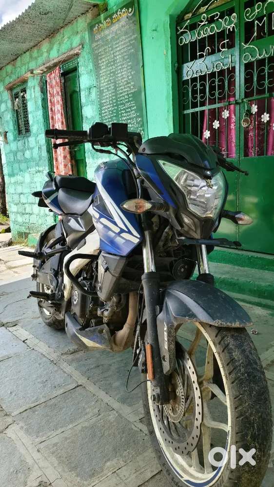bajaj Ns 200