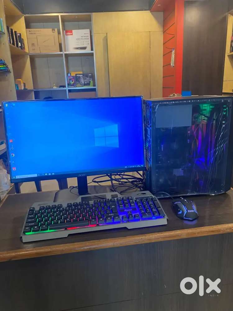 Desktop computer Ryzen 3 with 22 inch monitor