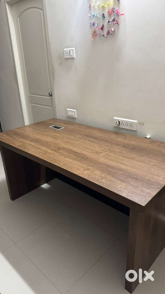 Office MD Table Available For Sale