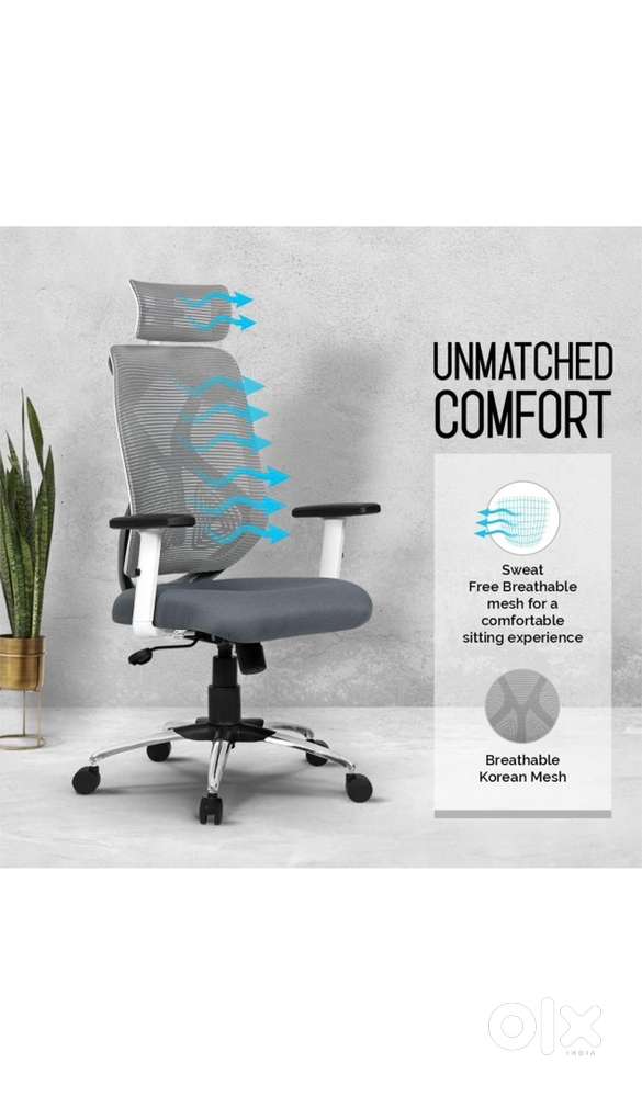 Comfortable Office Chair & Sturdy Table for Sale – Like New