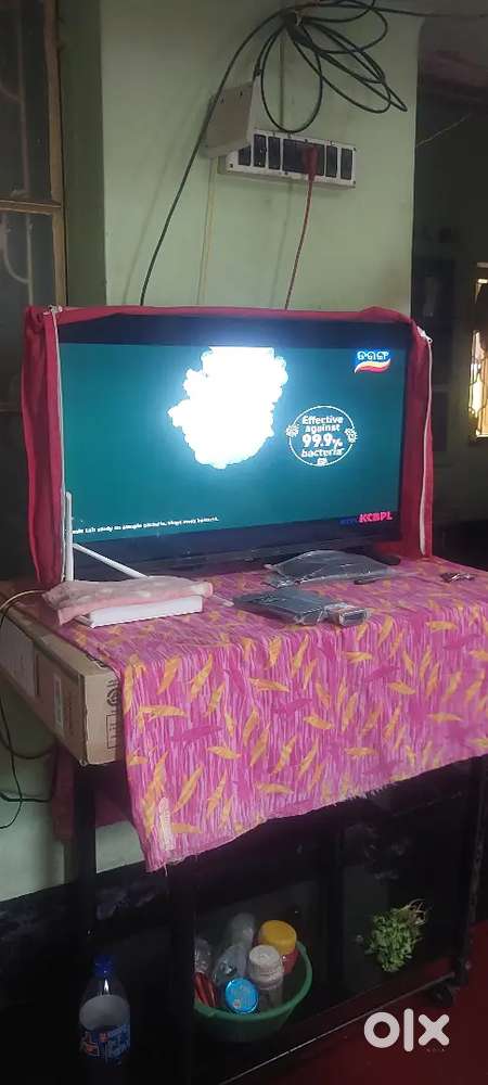 THOSIBA 32 ANDORID LED GOOD CONDITION  ONLY 20DAY