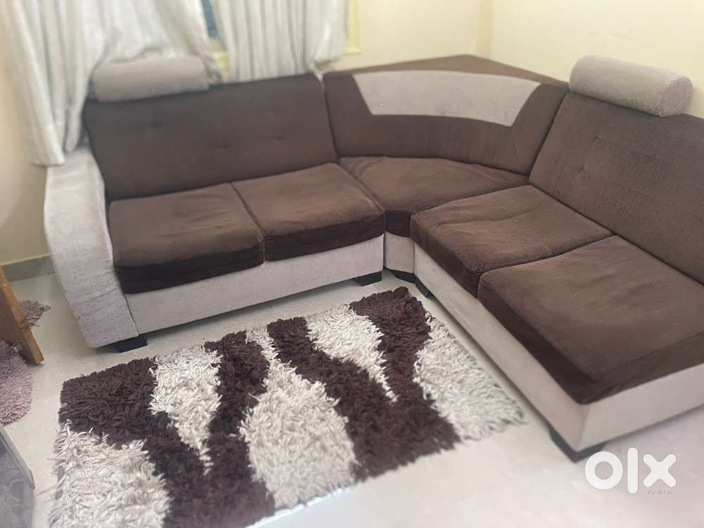 L type sofa 5 seter moving out so saleing