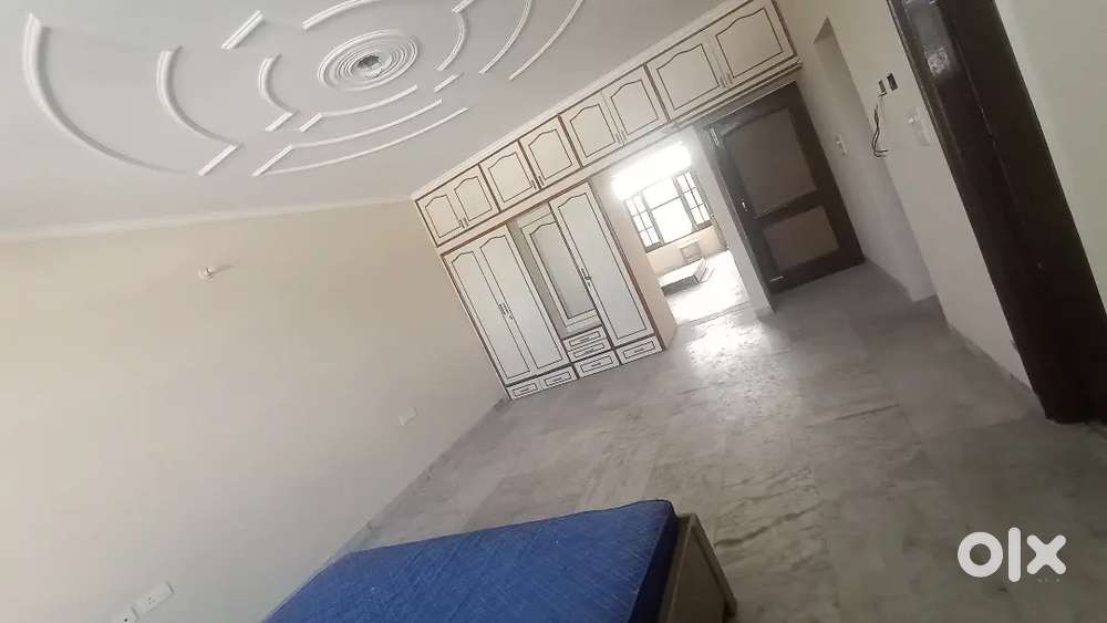 Owner free 16 marla Kothi 1bhk 2nd floor