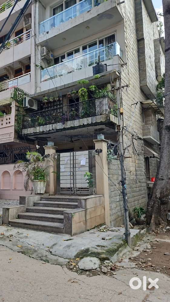 300 gaz floor for sale , 300 sq yard , plot , land , ground floor