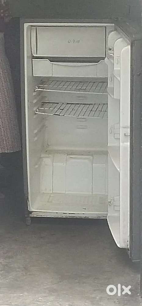 Single fridge