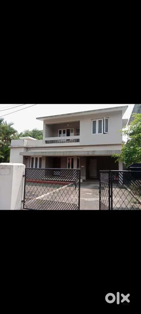 3 BHK 2,500 SQFT POSCH GATED COMMUNITY VILLA RENT AT KADAVANTHRA