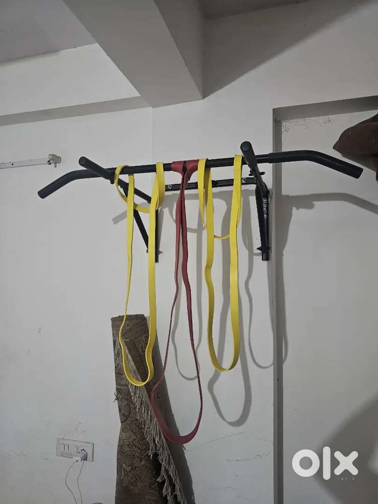 Decathlon pull up bar and resistance bands