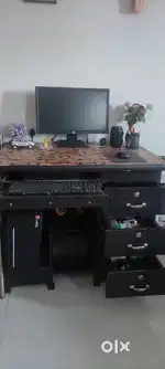 Computer table