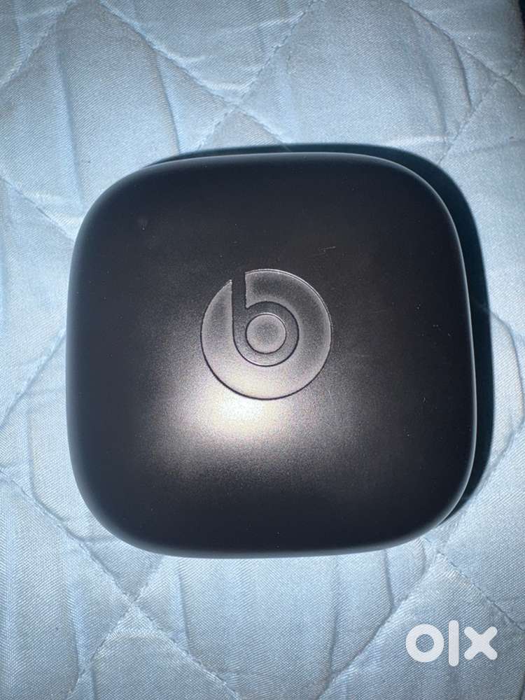Boat powerbeats pro ear buds real price 22000