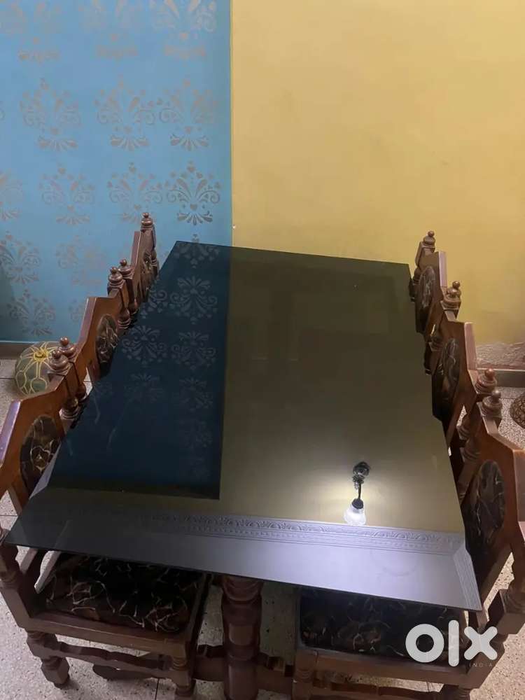 Dinning glass table with 6 chairs