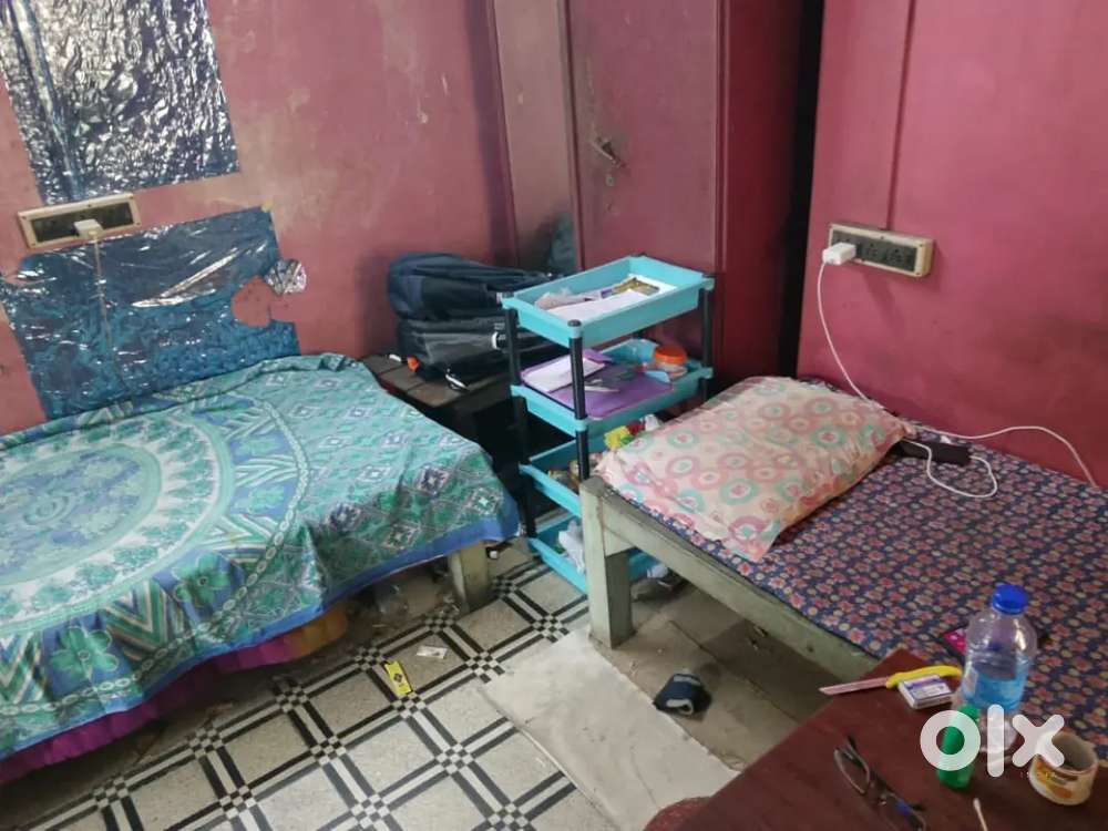 Hello,this is male pg near khanna shyambazar at very reasonable rate