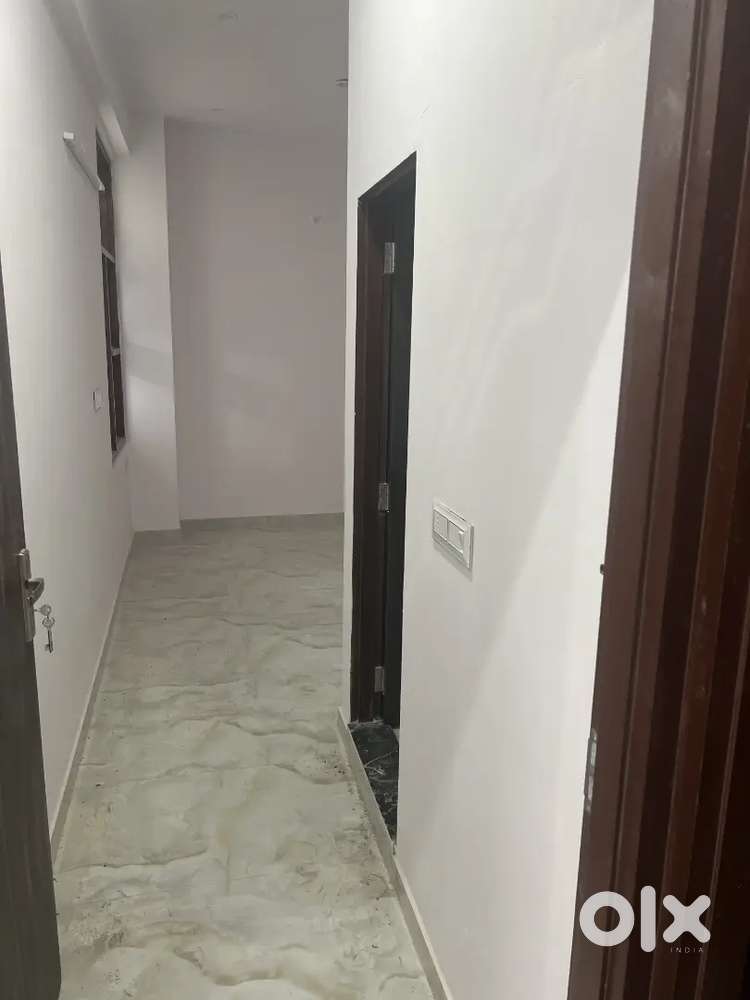 2bhk available for girls or family