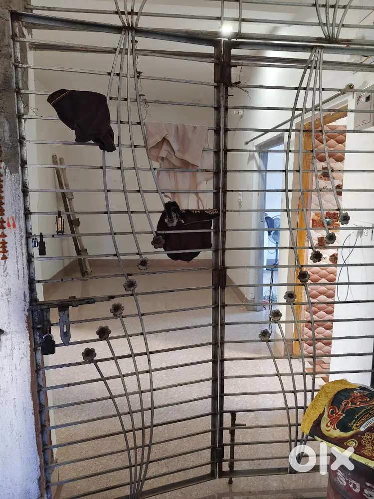 2 room 1 hall 1 kitchen 1 combo bathroom (indian, western) separate