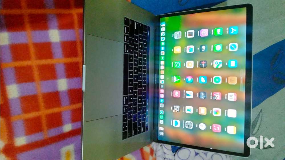 Apple MacBook Pro A1990