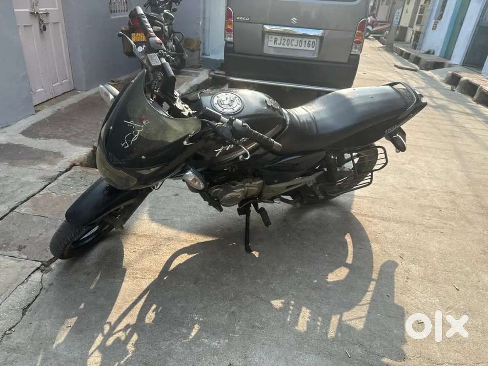 Pulsar 150 black beauty