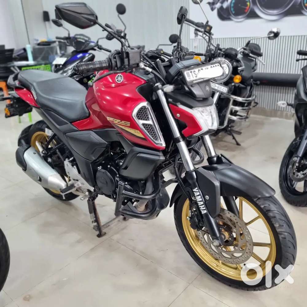 Yamaha FZS V4, less driven