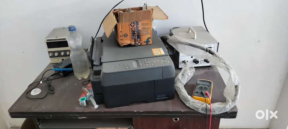 Counter and printer for sale with all the mobile accessories