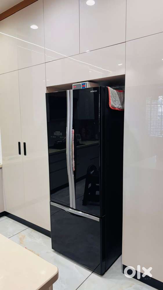 Hitachi 560L French Door Inverter Fridge – Excellent Condition