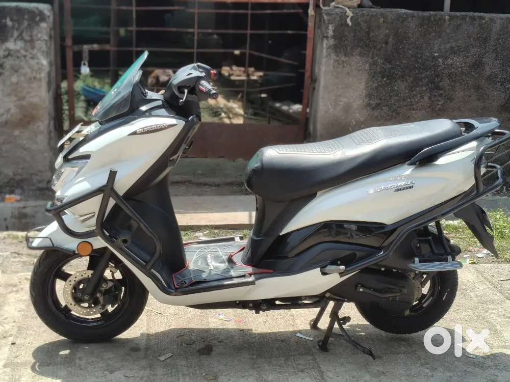 Burgman 125  all paper clear,fresh condition
