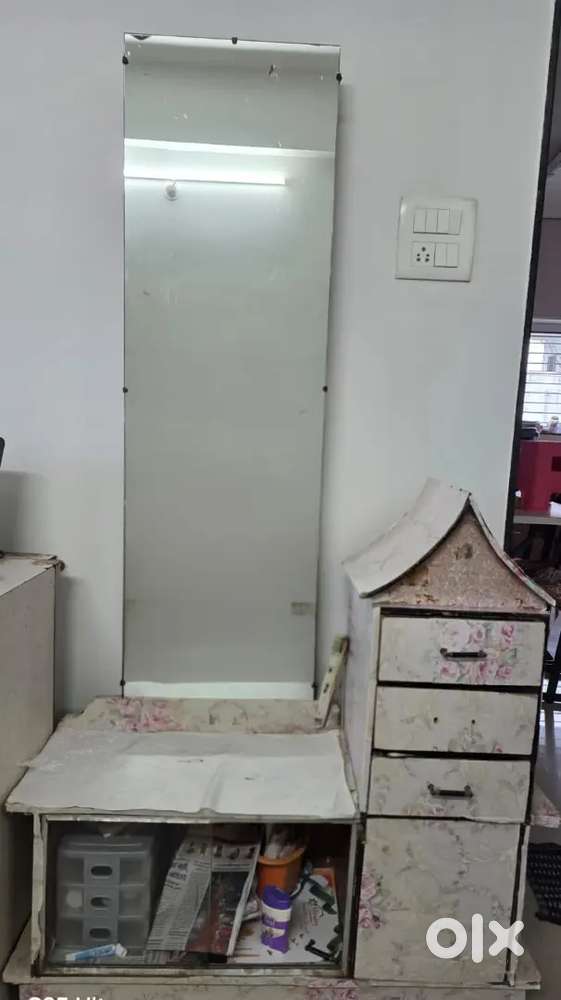 Dressing table