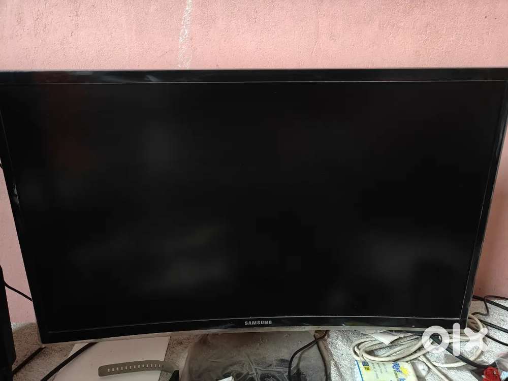 SAMSUNG CURVED MONITOR