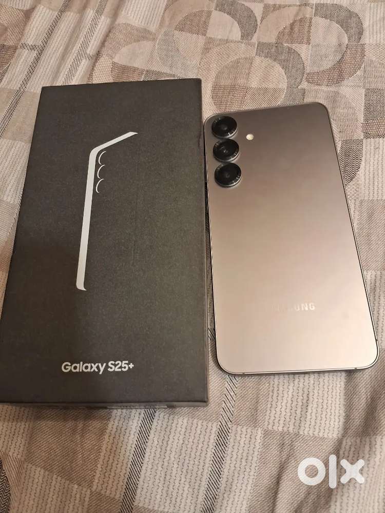 Samsung galaxy S25+ 5g (6month old phone)