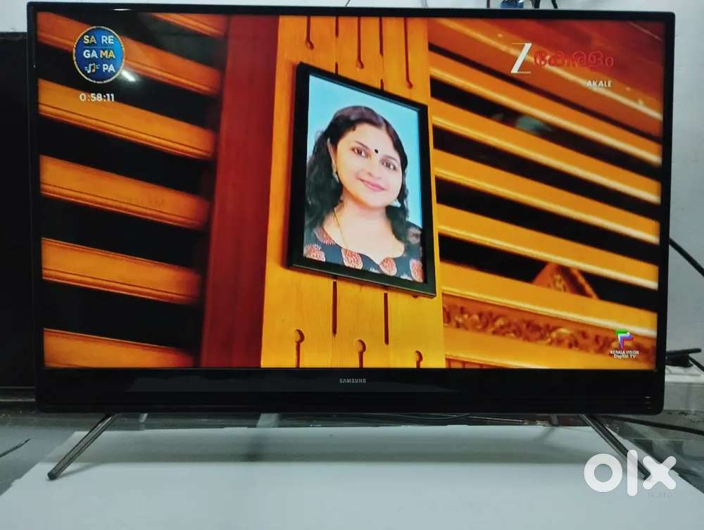 Samsung 32full hd led tv with 6 month warranty. Good working.