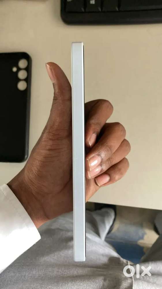 Samsung A35 by at 2 months back only with box and cable