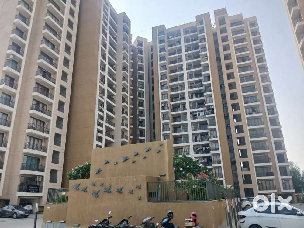 2 bhk flat for rent near Lulu mall and medanta hospital Shaheed Path