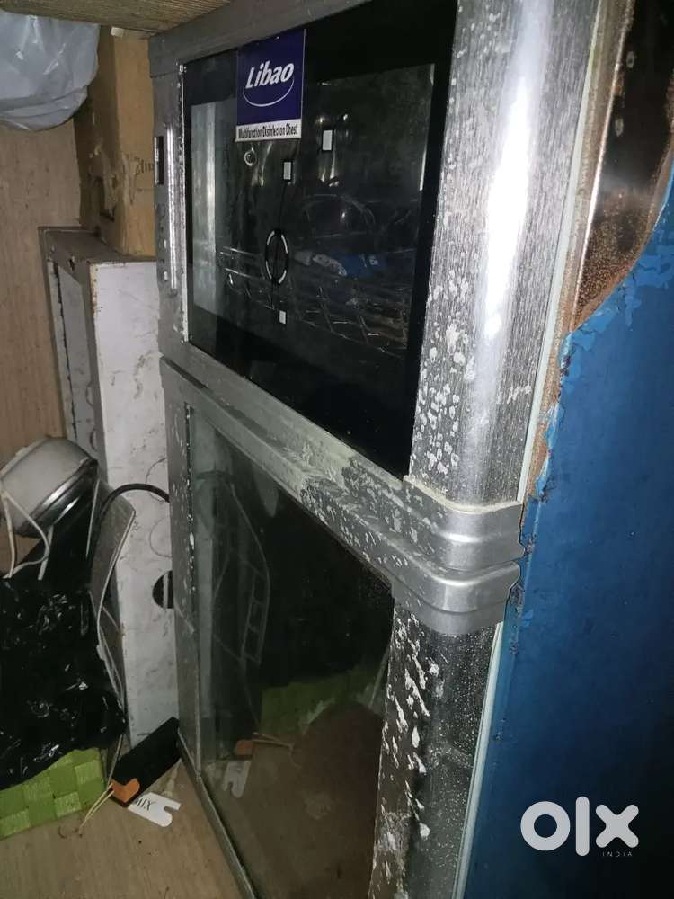 Uv sterilizer for saloon