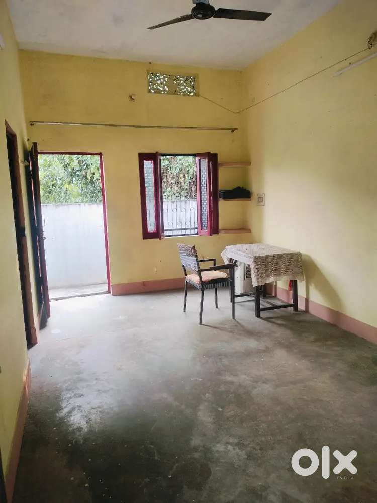 Rooms for rent for women, preferably employed.