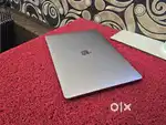 Apple Macbook Pro i7/16/512gb/5.5gb Graphics 15inch Retina Touchbar