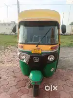 CNG Passenger Auto , Best eNew Condition, One Hended Drive