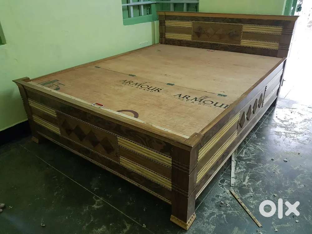 At wholesale price Totally new box bed having size 5/6.5