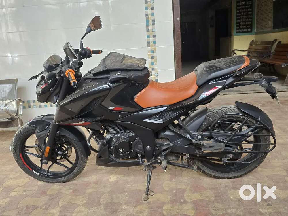 Selling my Bajaj Pulsar N160 in very good condition