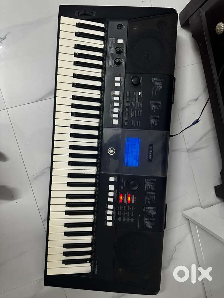 Yamaha E423 keyboard