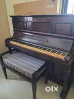 Piano, Gilbert London,