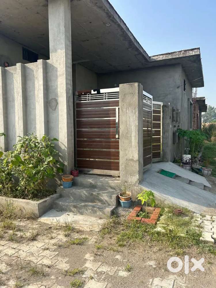 Single floor 6.5 marle vch bani hoyi kothi