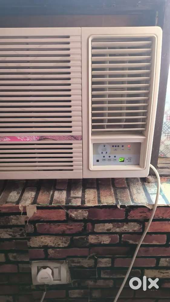 BLUE STARS WINDOW AC 1.5