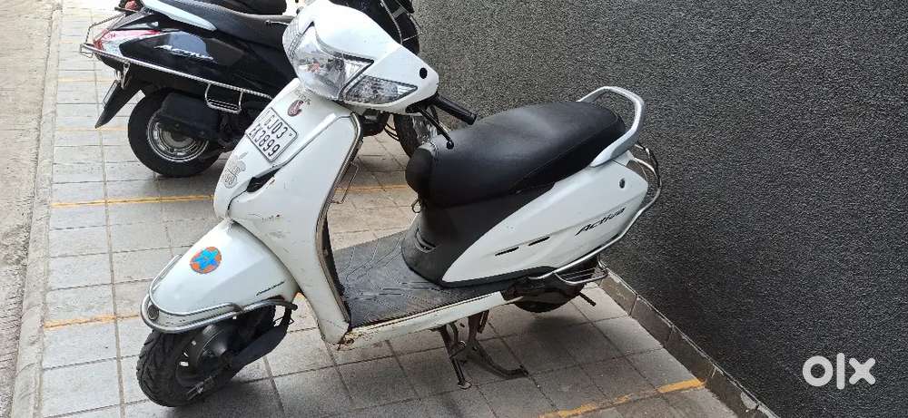 White activa vechvanu che