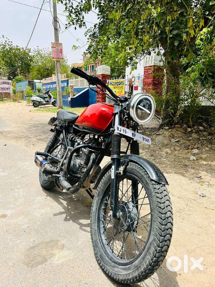 Custom Red Cafe Racer  Akrapovic Exhaust  Digital Meter  50+ kmpl