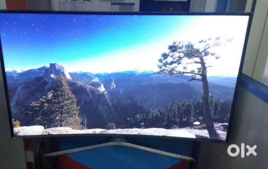 Trendy 46'' Samsung Sleek IPS Ultra Slim LED TV with USB n HDMI 2160p