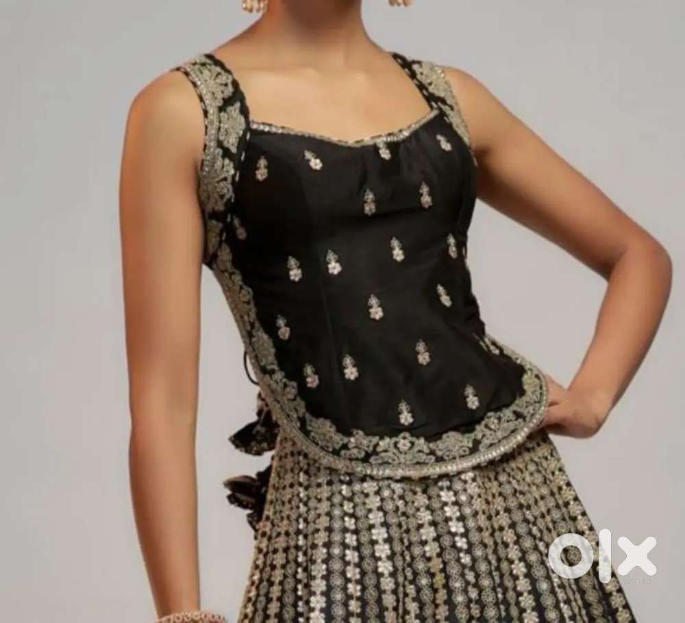 Khana fashion boutique & studio yaha par sabhi तरह की सलाई सिखाई जाती