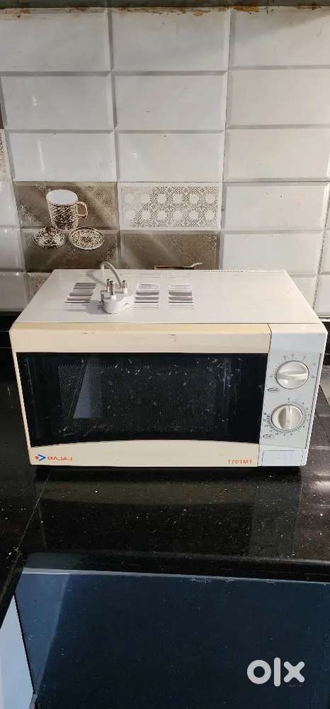 Bajaj 1701MT 17 L Microwave Oven – Used, Excellent Working Condition.
